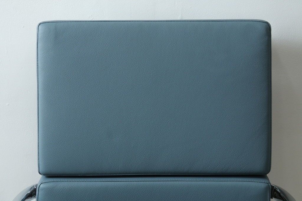 中古　超美品!!　使用感ほぼなし　Cassina ixc.(カッシーナ・イクスシー)　Alias(アリアス)　Alberto Meda(アルベルト・メダ)デザイン　本革(レザー)　快適な座り心地を両立したキャスタースウィベルアームチェア　定価約72万円　(R-090323)