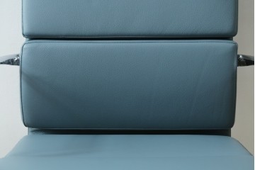 中古　超美品!!　使用感ほぼなし　Cassina ixc.(カッシーナ・イクスシー)　Alias(アリアス)　Alberto Meda(アルベルト・メダ)デザイン　本革(レザー)　快適な座り心地を両立したキャスタースウィベルアームチェア　定価約72万円　(R-090323)