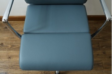 中古　超美品!!　使用感ほぼなし　Cassina ixc.(カッシーナ・イクスシー)　Alias(アリアス)　Alberto Meda(アルベルト・メダ)デザイン　本革(レザー)　快適な座り心地を両立したキャスタースウィベルアームチェア　定価約72万円　(R-090323)