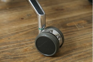中古　超美品!!　使用感ほぼなし　Cassina ixc.(カッシーナ・イクスシー)　Alias(アリアス)　Alberto Meda(アルベルト・メダ)デザイン　本革(レザー)　快適な座り心地を両立したキャスタースウィベルアームチェア　定価約72万円　(R-090323)