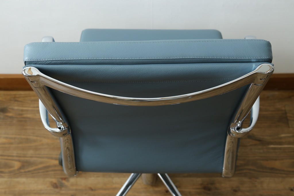 中古　超美品!!　使用感ほぼなし　Cassina ixc.(カッシーナ・イクスシー)　Alias(アリアス)　Alberto Meda(アルベルト・メダ)デザイン　本革(レザー)　快適な座り心地を両立したキャスタースウィベルアームチェア　定価約72万円　(R-090323)
