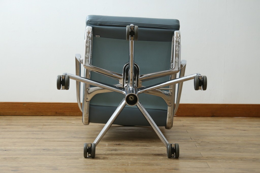 中古　超美品!!　使用感ほぼなし　Cassina ixc.(カッシーナ・イクスシー)　Alias(アリアス)　Alberto Meda(アルベルト・メダ)デザイン　本革(レザー)　快適な座り心地を両立したキャスタースウィベルアームチェア　定価約72万円　(R-090323)