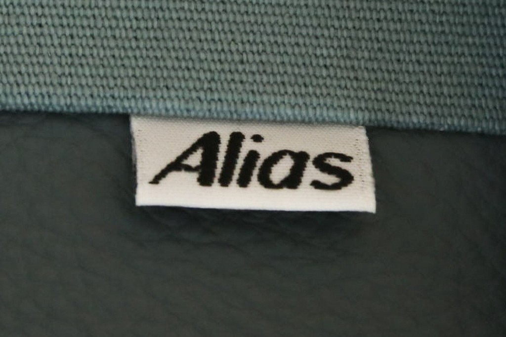 中古　超美品!!　使用感ほぼなし　Cassina ixc.(カッシーナ・イクスシー)　Alias(アリアス)　Alberto Meda(アルベルト・メダ)デザイン　本革(レザー)　快適な座り心地を両立したキャスタースウィベルアームチェア　定価約72万円　(R-090323)