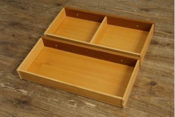 中古　美品　ノルウェー製　Nesje AS　チーク材　明るい木肌が美しい照明付きキャビネット　(R-090324)