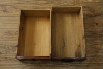 和製アンティーク　前面栗材　米沢箪笥　重厚な桜紋金具が魅力の重ね箪笥　(R-090328)