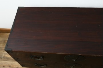 和製アンティーク　前面栗材　桜紋金具が趣深い米沢箪笥ローチェスト　(R-090330)