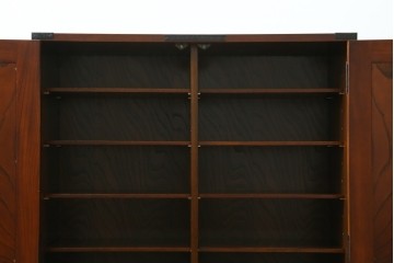 中古　美品　国産民芸家具　欅(ケヤキ)材　水屋箪笥上段　縦格子と飾り金具が上品なキャビネット　(R-090332)