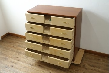 中古　伝統工芸品　加茂桐箪笥　箪笥の松本　モダンデザインの総桐チェスト　(R-090335)