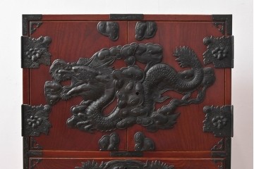 和製アンティーク　昭和初期　激レア　希少!!　龍虎の図を描いた手打ち金具が圧巻の仙台箪笥　(R-090336)
