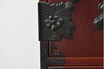 和製アンティーク　昭和初期　激レア　希少!!　龍虎の図を描いた手打ち金具が圧巻の仙台箪笥　(R-090336)