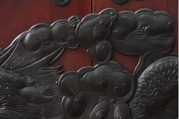 和製アンティーク　昭和初期　激レア　希少!!　龍虎の図を描いた手打ち金具が圧巻の仙台箪笥　(R-090336)