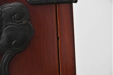 和製アンティーク　昭和初期　激レア　希少!!　龍虎の図を描いた手打ち金具が圧巻の仙台箪笥　(R-090336)