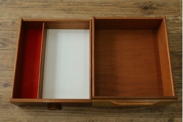 イギリスヴィンテージ　1960年頃　激レア!　希少モデル　チーク材　A.H.McIntosh(マッキントッシュ)社　　3面鏡と丸い取っ手が目を引くドレッサー　(R-090337)