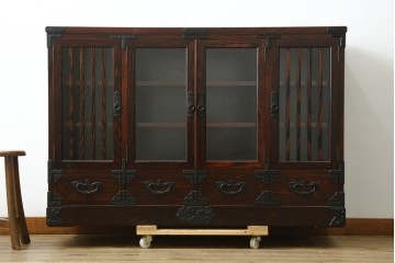 中古　美品　岩谷堂箪笥　黒金具が重厚な雰囲気を添えるサイドボード　(R-090338)