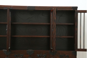 中古　美品　岩谷堂箪笥　黒金具が重厚な雰囲気を添えるサイドボード　(R-090338)