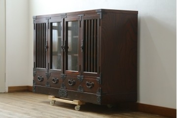 中古　美品　岩谷堂箪笥　黒金具が重厚な雰囲気を添えるサイドボード　(R-090338)