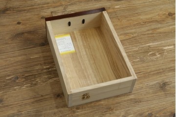 中古　美品　岩谷堂箪笥　黒金具が重厚な雰囲気を添えるサイドボード　(R-090338)