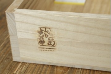 中古　美品　岩谷堂箪笥　黒金具が重厚な雰囲気を添えるサイドボード　(R-090338)