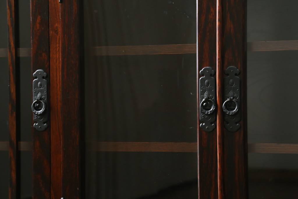 中古　美品　岩谷堂箪笥　黒金具が重厚な雰囲気を添えるサイドボード　(R-090338)