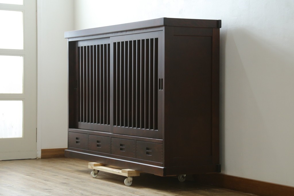 中古　美品　和光　NEW北樹　希少な廃番品　縦格子が和の雰囲気をより一層引き立てる水屋箪笥サイドボード　(R-090340)