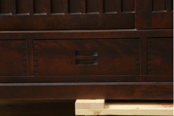 中古　美品　和光　NEW北樹　希少な廃番品　縦格子が和の雰囲気をより一層引き立てる水屋箪笥サイドボード　(R-090340)