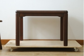 デンマークヴィンテージ　1960年から1970年頃　HASLEV(ハスレヴ)　チーク材　ROYAL COPENHAGEN(ロイヤルコペンハーゲン)のタイル付きスクエアテーブル　(R-090341)