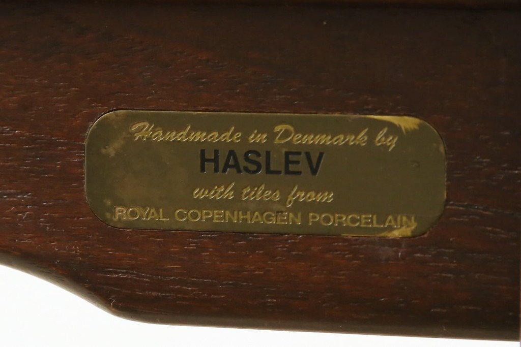 デンマークヴィンテージ　1960年から1970年頃　HASLEV(ハスレヴ)　チーク材　ROYAL COPENHAGEN(ロイヤルコペンハーゲン)のタイル付きスクエアテーブル　(R-090341)
