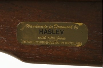 デンマークヴィンテージ　1960年から1970年頃　HASLEV(ハスレヴ)　チーク材　ROYAL COPENHAGEN(ロイヤルコペンハーゲン)のタイル付きスクエアテーブル　(R-090341)