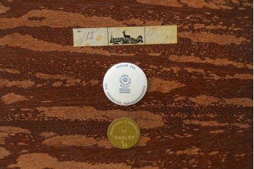 デンマークヴィンテージ　1960年から1970年頃　HASLEV(ハスレヴ)　チーク材　ROYAL COPENHAGEN(ロイヤルコペンハーゲン)のタイル付きスクエアテーブル　(R-090341)