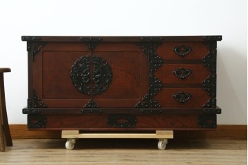 中古　美品　岩谷堂箪笥　桜木作　迫力ある金具が魅力のローボード　(R-090342)