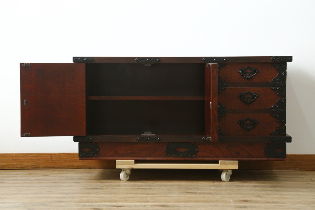 中古　美品　岩谷堂箪笥　桜木作　迫力ある金具が魅力のローボード　(R-090342)