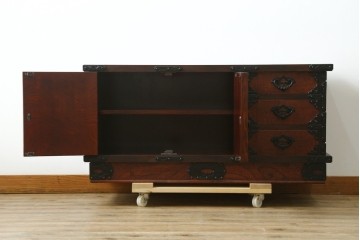 中古　美品　岩谷堂箪笥　桜木作　迫力ある金具が魅力のローボード　(R-090342)