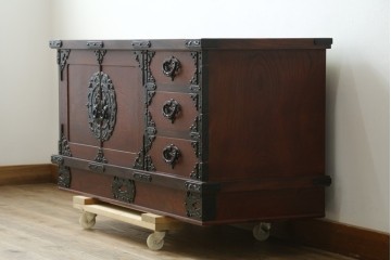 中古　美品　岩谷堂箪笥　桜木作　迫力ある金具が魅力のローボード　(R-090342)