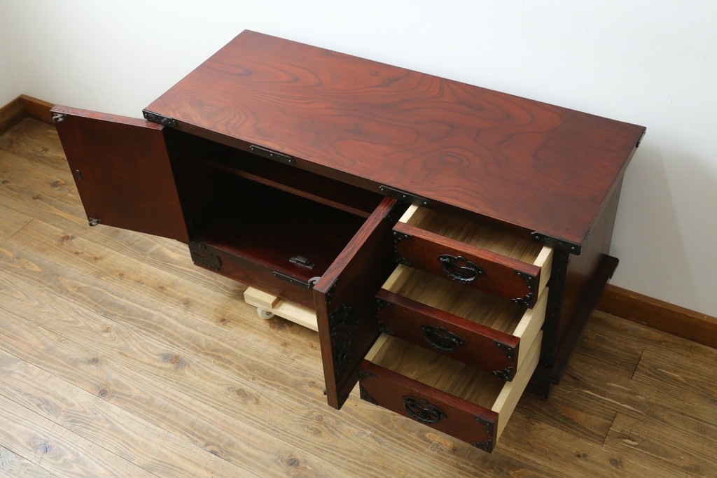 中古　美品　岩谷堂箪笥　桜木作　迫力ある金具が魅力のローボード　(R-090342)