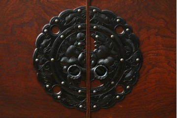 中古　美品　岩谷堂箪笥　桜木作　迫力ある金具が魅力のローボード　(R-090342)