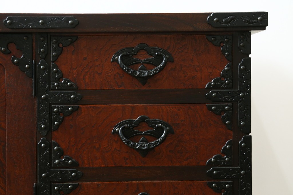 中古　美品　岩谷堂箪笥　桜木作　迫力ある金具が魅力のローボード　(R-090342)