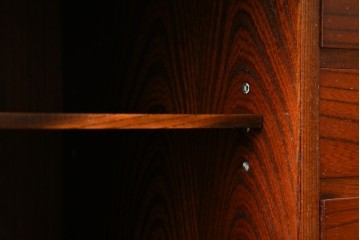和製ヴィンテージ　昭和中期　美品!!　高級品!!　職人手作り工芸家具　三方欅(ケヤキ)材・内部桐材　手打ち金具が見事な観音開きの帳場箪笥　(R-090345)