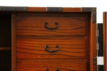 和製ヴィンテージ　昭和中期　美品!!　高級品!!　職人手作り工芸家具　三方欅(ケヤキ)材・内部桐材　手打ち金具が見事な観音開きの帳場箪笥　(R-090345)