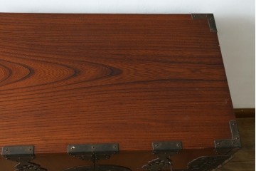和製ヴィンテージ　昭和中期　美品!!　高級品!!　職人手作り工芸家具　三方欅(ケヤキ)材・内部桐材　手打ち金具が見事な観音開きの帳場箪笥　(R-090345)