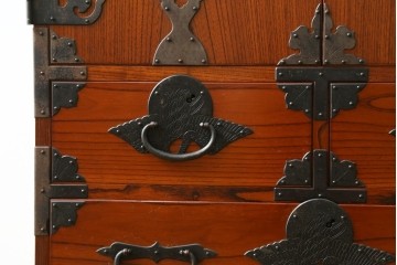 和製ヴィンテージ　昭和中期　美品!!　高級品!!　職人手作り工芸家具　三方欅(ケヤキ)材・内部桐材　手打ち金具が見事な観音開きの帳場箪笥　(R-090345)