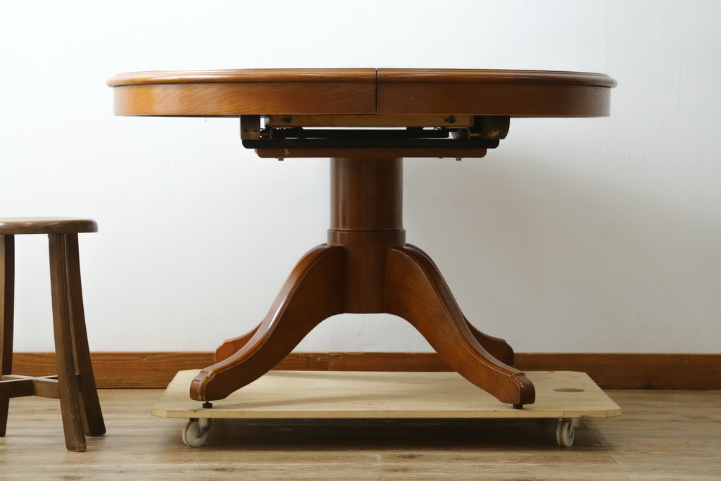 中古　美品　三越家具　COUNTRY HOUSE(カントリーハウス)　Brugge(ブルージュ)　クラシカルな佇まいが魅力の伸長式ラウンドテーブル　(R-090346)