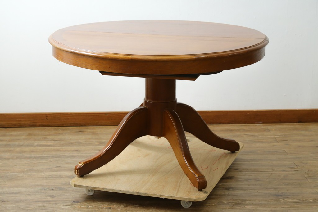 中古　美品　三越家具　COUNTRY HOUSE(カントリーハウス)　Brugge(ブルージュ)　クラシカルな佇まいが魅力の伸長式ラウンドテーブル　(R-090346)