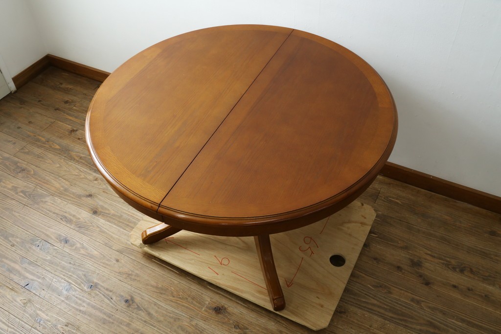中古　美品　三越家具　COUNTRY HOUSE(カントリーハウス)　Brugge(ブルージュ)　クラシカルな佇まいが魅力の伸長式ラウンドテーブル　(R-090346)