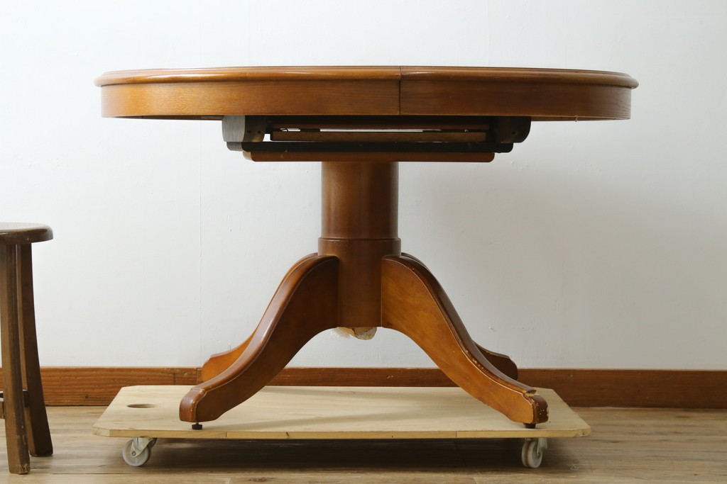 中古　美品　三越家具　COUNTRY HOUSE(カントリーハウス)　Brugge(ブルージュ)　クラシカルな佇まいが魅力の伸長式ラウンドテーブル　(R-090346)