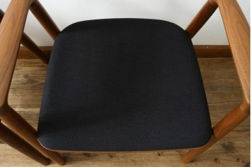 中古　美品　maruni(マルニ木工)　HIROSHIMA　ウォールナット材　流れるような曲線美のアームチェア　定価約24万円　(R-090350)