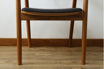 中古　美品　maruni(マルニ木工)　HIROSHIMA　ウォールナット材　流れるような曲線美のアームチェア　定価約24万円　(R-090350)