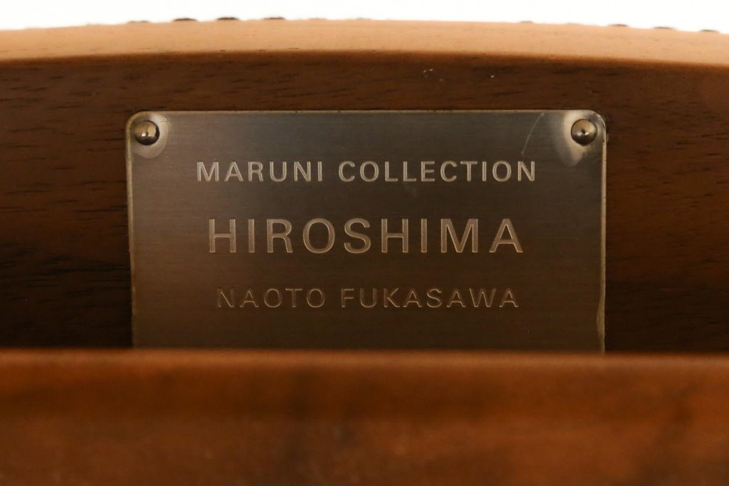 中古　美品　maruni(マルニ木工)　HIROSHIMA　ウォールナット材　流れるような曲線美のアームチェア　定価約24万円　(R-090350)
