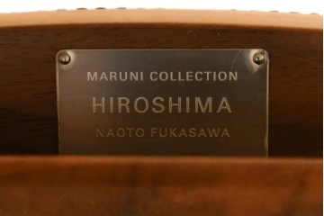 中古　美品　maruni(マルニ木工)　HIROSHIMA　ウォールナット材　流れるような曲線美のアームチェア　定価約24万円　(R-090350)