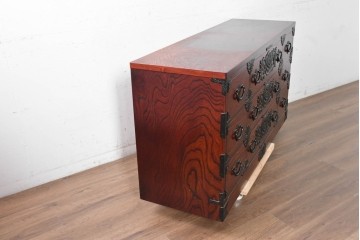 中古　美品　岩谷堂箪笥　重厚な飾り金具と豊かな木目が魅力の衣装箪笥　(R-090360)