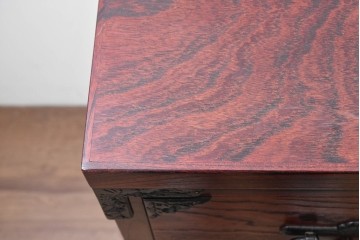 中古　美品　岩谷堂箪笥　重厚な飾り金具と豊かな木目が魅力の衣装箪笥　(R-090360)